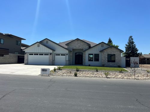2219 Diamante Dr, Tulare, CA, 93274-7221 | Card Image