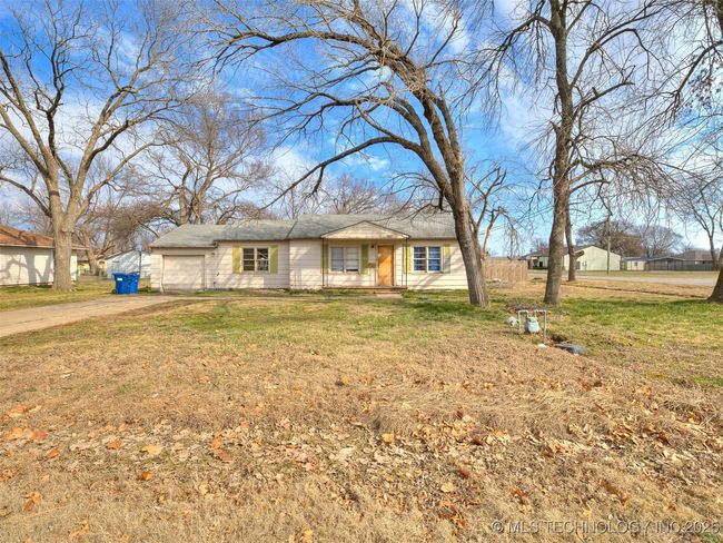 102 N Hayden St, House other with 3 bedrooms, 1 bathrooms and null parking in Chouteau OK | Image 36