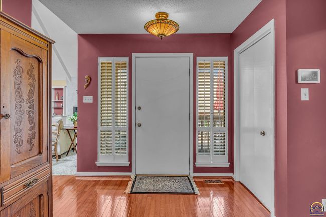 13 Sw Pepper Tree Ln, Townhouse with 4 bedrooms, 4 bathrooms and null parking in Topeka KS | Image 8
