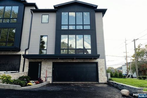 401 Grand Avenue, Leonia, NJ, 07605 | Card Image