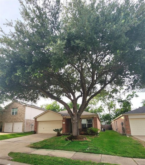 15006 Sugarhollow Dr, Sugar Land, TX, 77498-4066 | Card Image