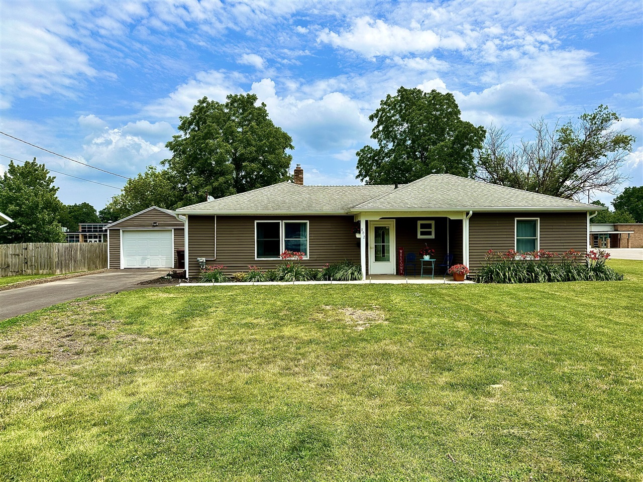 Washington Blvd, Lake Odessa, MI 48849