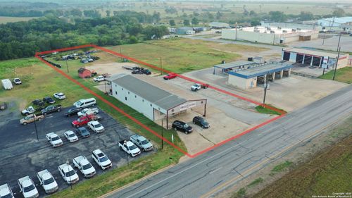 1505 E Sarah Dewitt Dr, Gonzales, TX, 78629-2516 | Card Image