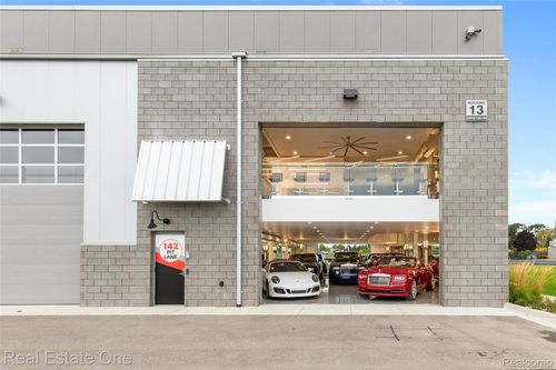 142 Pit Ln, Pontiac, MI, 48341-2792 | Card Image