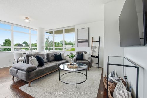 311-1600 Charles St, Whitby, ON, L1N0G4 | Card Image
