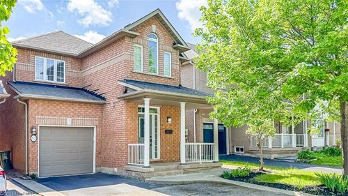 97 Peachwood Crescent, Hamilton, ON, L8E5Z7 | Card Image