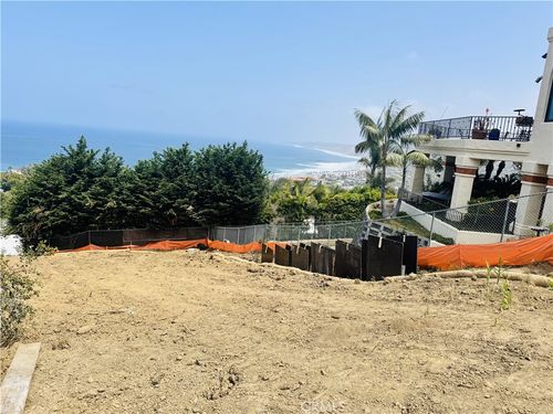 7530 Hillside Dr, La Jolla, CA, 92037-3940 | Card Image