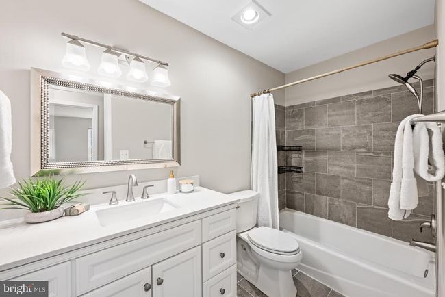 APT-410 - 2050 N Calvert St, Condo with 2 bedrooms, 1 bathrooms and null parking in ARLINGTON VA | Image 25