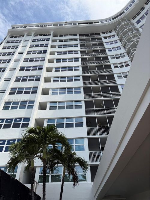 313-100 Golden Isles Dr, Hallandale Beach, FL, 33009-5823 | Card Image