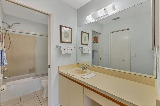 Primary Bathroom | Image 17