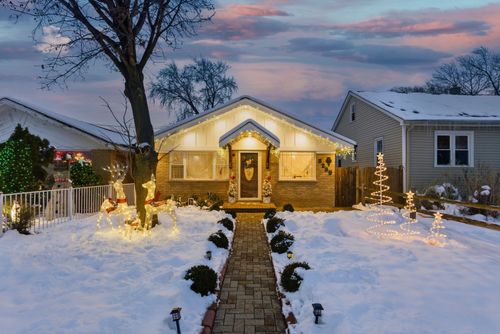 8239 Sayre Ave, Burbank, IL, 60459-1630 | Card Image