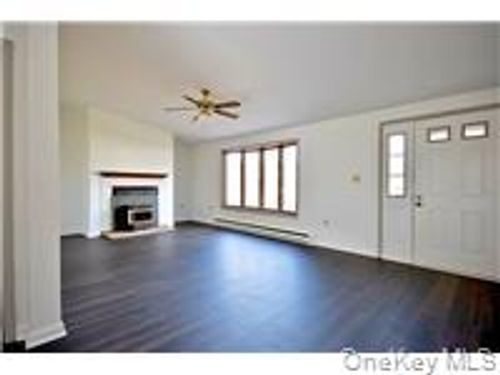 32 Meadow St, Livingston Manor, NY, 12758-5001 | Card Image