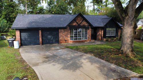 907 Michael St, Alvin, TX, 77511-2513 | Card Image