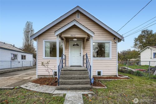 8435 46th Ave S, Seattle, WA, 98118-4620 | Card Image