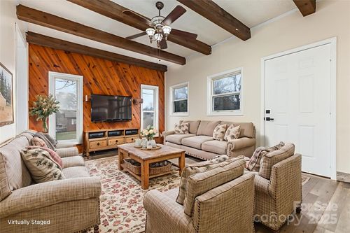 3259 10th Ave Ne, Conover, NC, 28613-8685 | Card Image