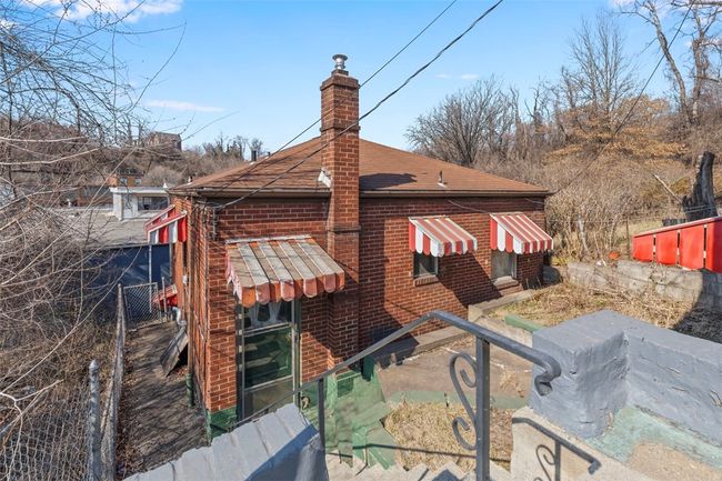 537 6 Th St, House other with 5 bedrooms, 3 bathrooms and 3 parking in Braddock PA | Image 33