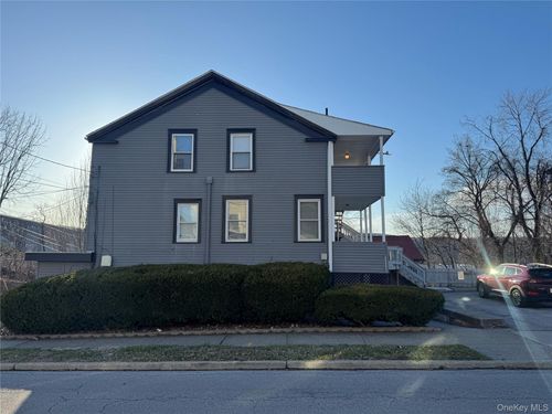 34 Hoffman St, Poughkeepsie, NY, 12601-1738 | Card Image