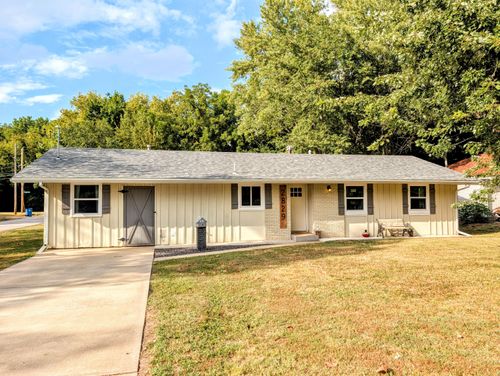 2829 E Monroe Cir, Springfield, MO, 65802-2746 | Card Image