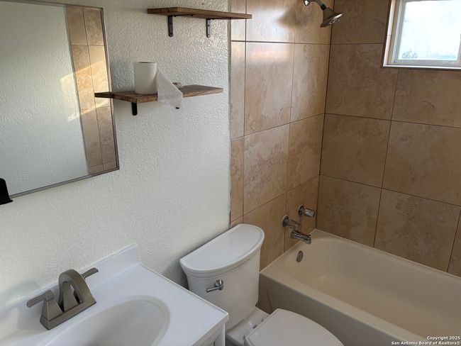 401 W Lindbergh Blvd, House other with 4 bedrooms, 1 bathrooms and null parking in Universal City TX | Image 13