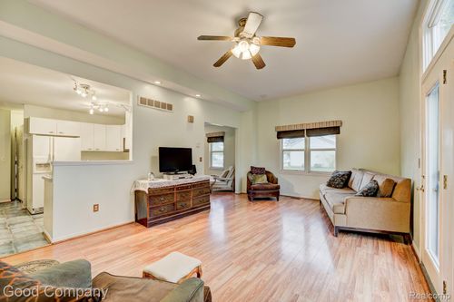 22723 Middlebelt Rd, Farmington Hills, MI, 48336-3632 | Card Image