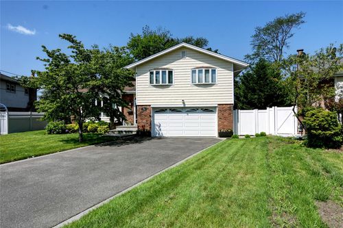 784 Sacco Pl, North Bellmore, NY, 11710-1327 | Card Image
