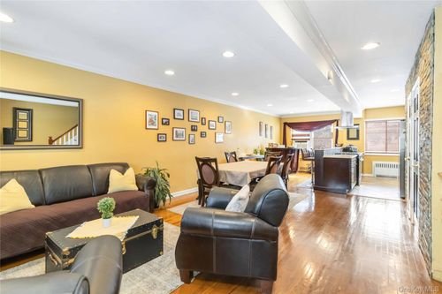 191 39th Ave, Flushing, NY, 11358 | Card Image