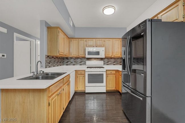 2024 - 5655 E Sahara Ave, Condo with 3 bedrooms, 2 bathrooms and null parking in Las Vegas NV | Image 14
