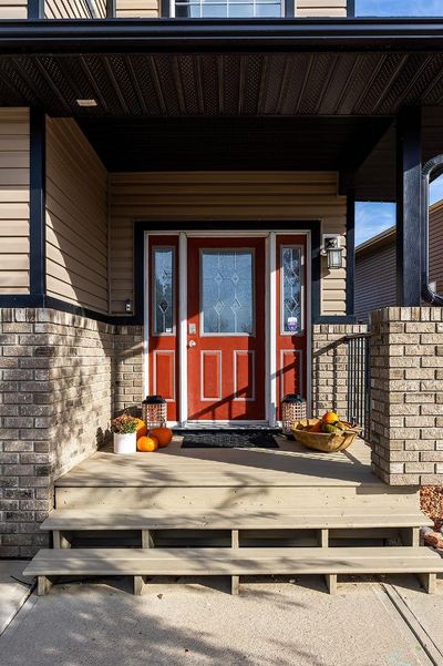 47 Hamptons Way Se, Home with 3 bedrooms, 3 bathrooms and 1 parking in Medicine Hat AB | Image 2