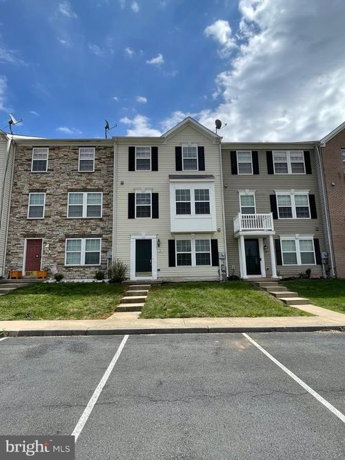 18 Zaharias Dr, MARTINSBURG, WV, 25405-5710 | Card Image