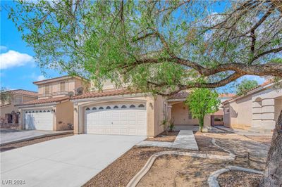 7471 Aurora Glow Street, House other with 3 bedrooms, 2 bathrooms and null parking in Las Vegas NV | Image 3