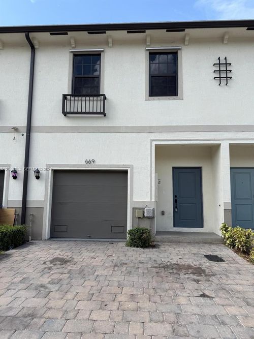 669 Sw 11th St, FLORIDA CITY, FL, 33034-4889 | Card Image