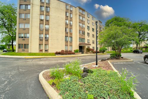 105-9740 S Pulaski Road, Oak Lawn, IL, 60453 | Card Image