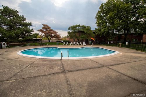 apt-102-19601 W 12 Mile Rd, Southfield, MI, 48076-2549 | Card Image