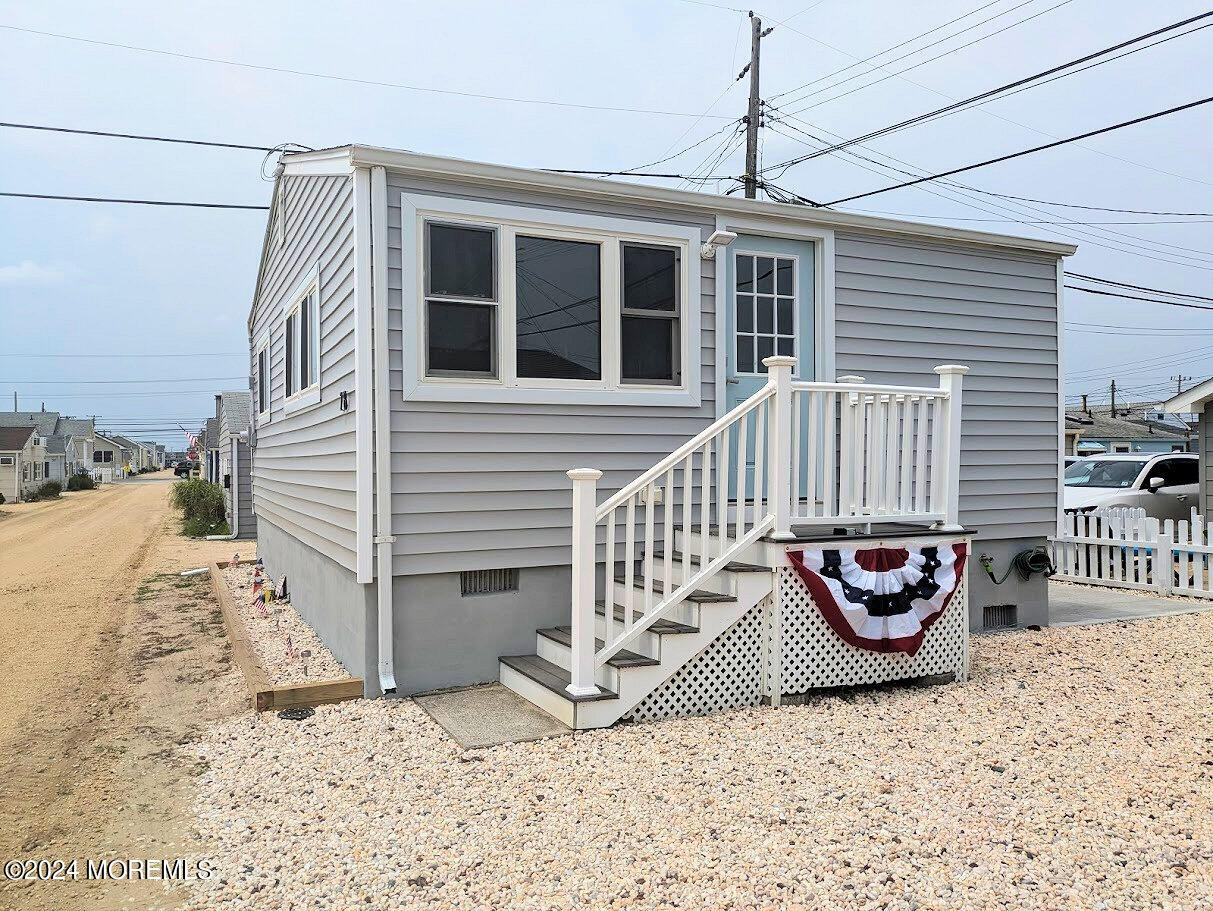 Penguin Way, Lavallette, NJ 08735