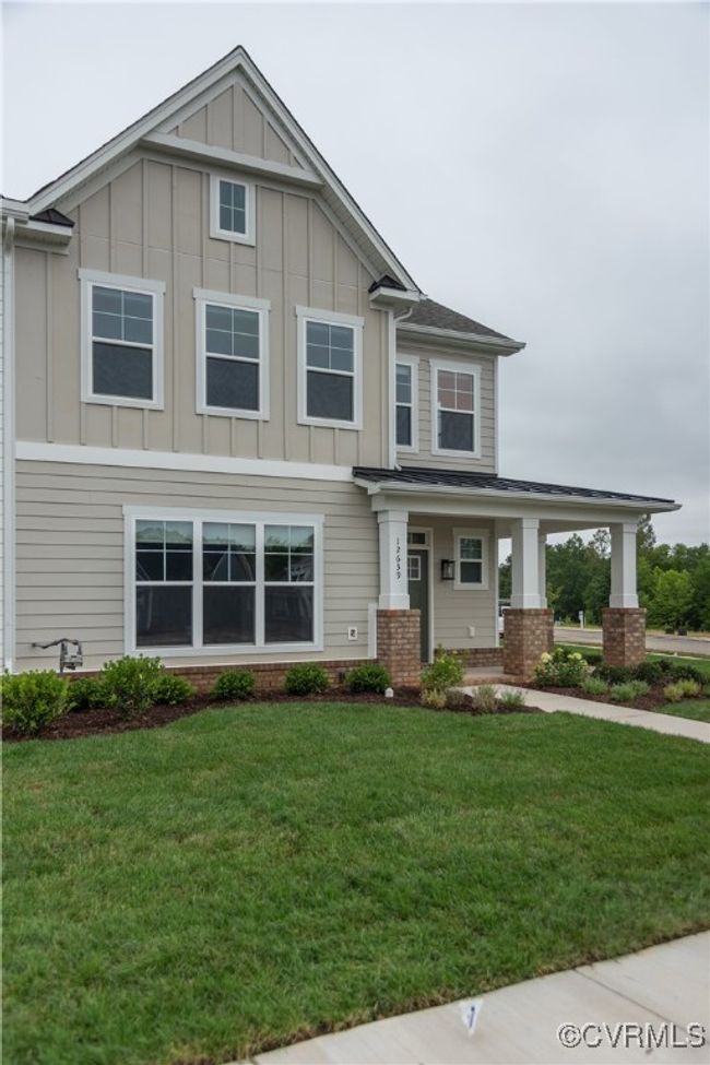 Photo of Manchester spec home. Optional features and finishes may be demonstrated. | Image 23