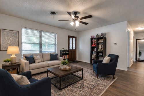 2002 Winthrop St, Irving, TX, 75061-1839 | Card Image