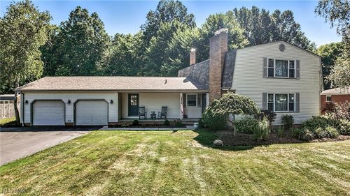 2212 Celestial Dr Ne, Warren, OH, 44484-3903 | Card Image