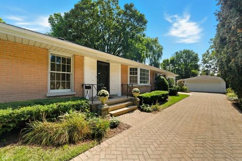 2539 Lake Ave, Wilmette, IL, 60091-1211 | Card Image