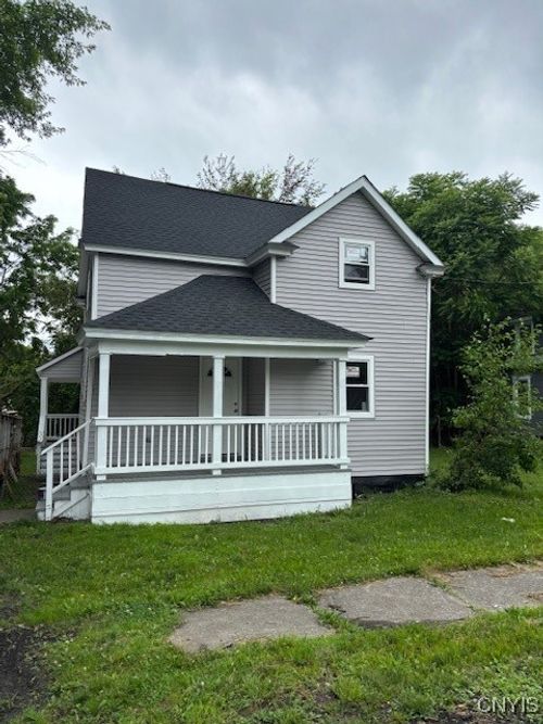 196 Berger Ave, Syracuse, NY, 13205-1704 | Card Image