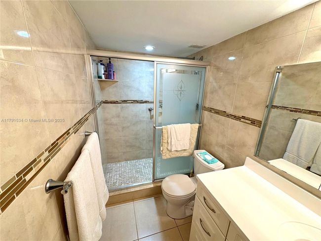 APT-221 - 3180 S Ocean Dr, Condo with 1 bedrooms, 1 bathrooms and null parking in Hallandale Beach FL | Image 8