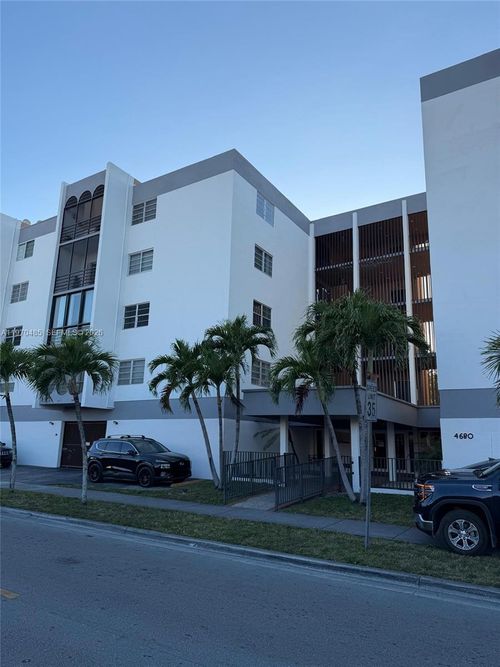 523-4670 W 13th Ln, Hialeah, FL, 33012-3280 | Card Image