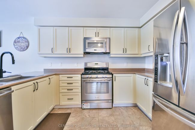 212 Maplewood Dr, House other with 3 bedrooms, 3 bathrooms and 4 parking in Angus ON | Image 11