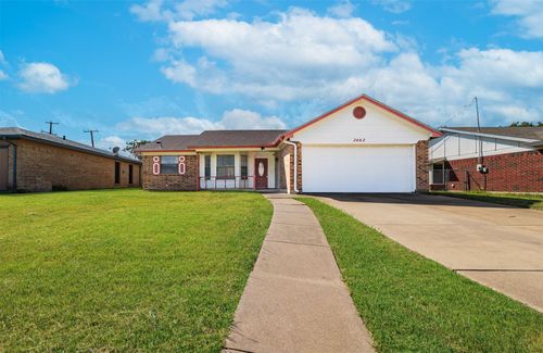 2662 Parkside Dr, Grand Prairie, TX, 75052-4613 | Card Image