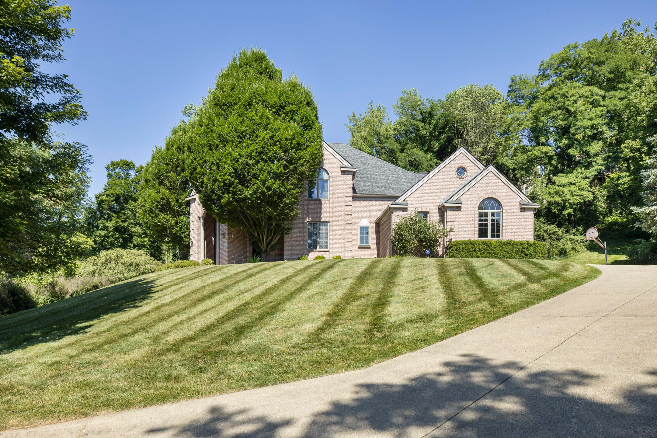 Glyn Tawel Dr, Granville, OH 43023