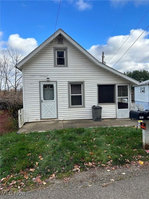 6813 Superior Rd Se, Uhrichsville, OH, 44683-7489 | Card Image