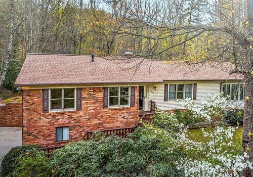 203 Haywood Knolls Dr, Hendersonville, NC, 28791-8717 | Card Image