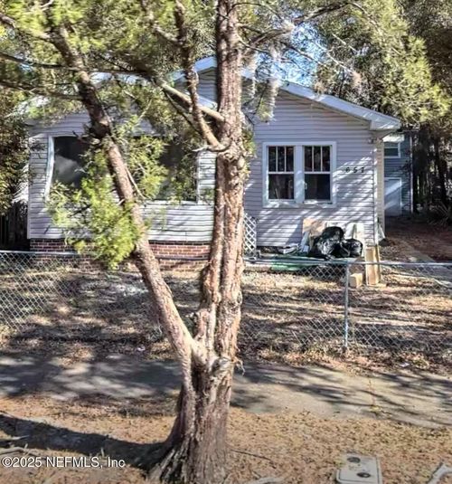 657 Basswood St, Jacksonville, FL, 32206-6216 | Card Image