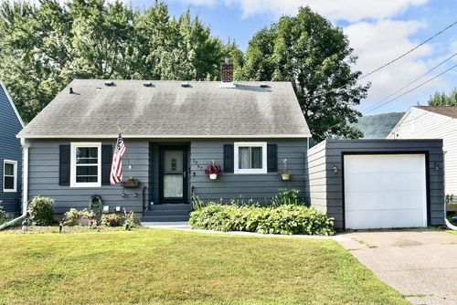 1067 Gilmore Ave, Winona, MN, 55987-2557 | Card Image