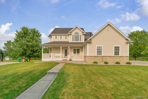 8327 Parkside Dr, Grand Blanc, MI, 48439-7436 | Card Image
