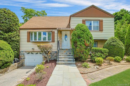 70 Durham Rd, White Plains, NY, 10607-1035 | Card Image